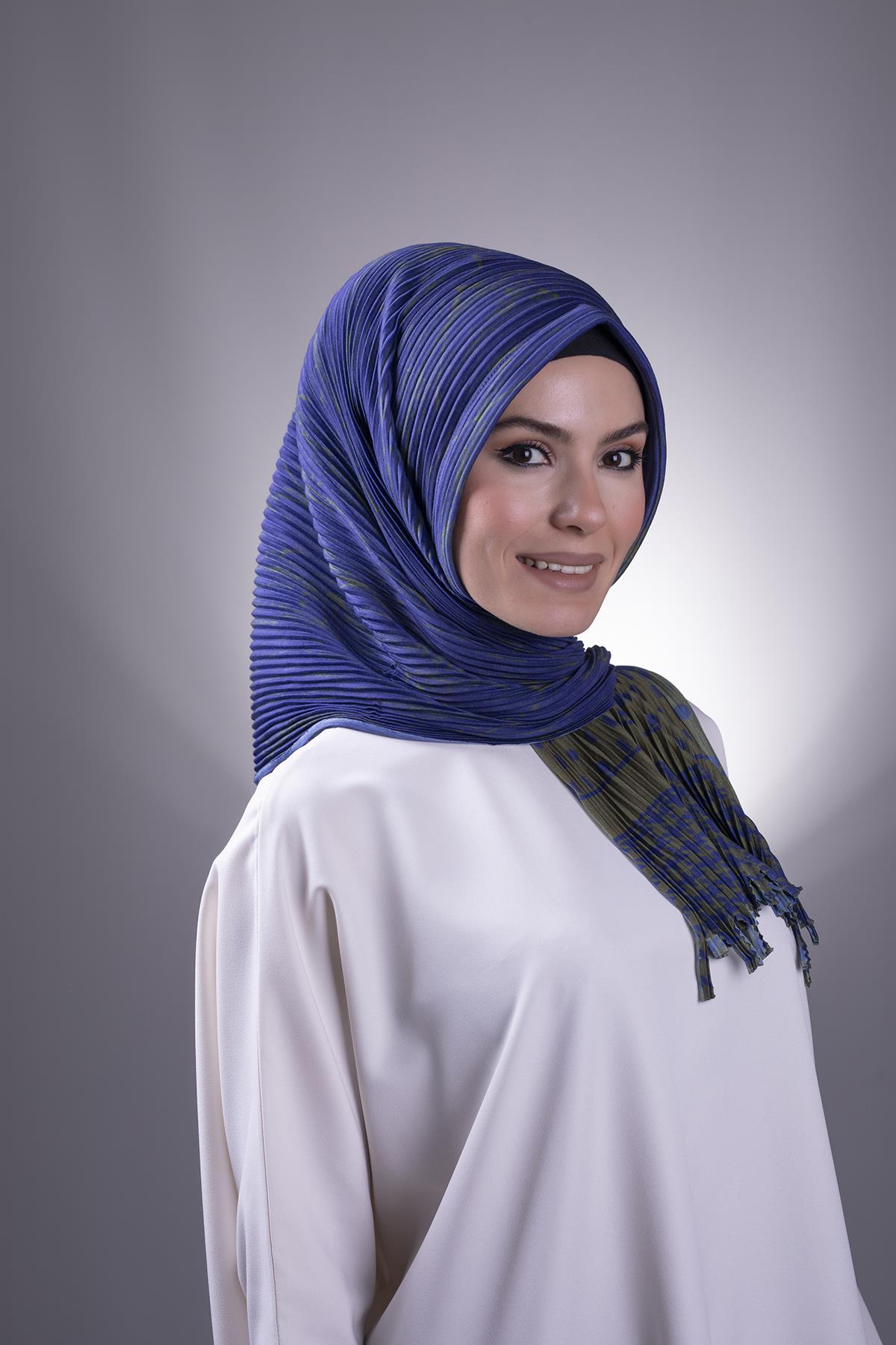 Lacivert-Haki Pratik Hazır Geçmeli Tesettür Eşarp Kesik Elyaf Piliseli Puantiyeli Desenli 1818D5_209