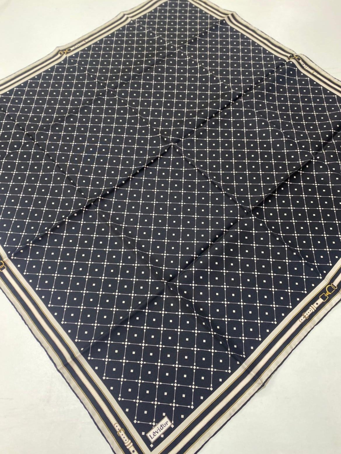 Levidor Tivil Saf İpek Eşarp IST 2709-3 Siyah Armürlü Desen