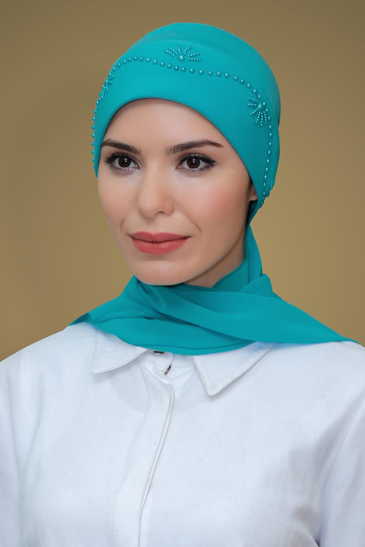 P. Yeşili Pratik Hazır Geçmeli Tesettür Bone Sandy Kumaş Güllü İşlemeli Şifon Atkılı 1206A_19