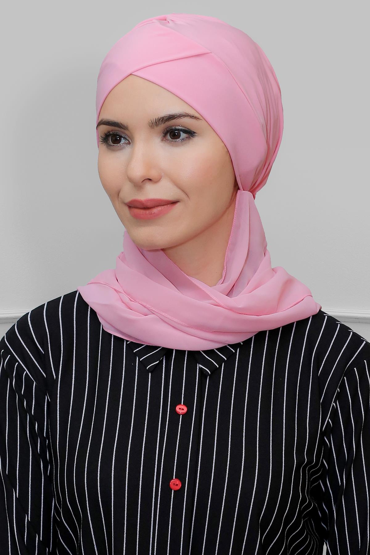 Pembe Pratik Hazır Geçmeli Tesettür Bone Sandy Kumaş Çapraz Büzgülü Şifon Atkılı 1801A_04