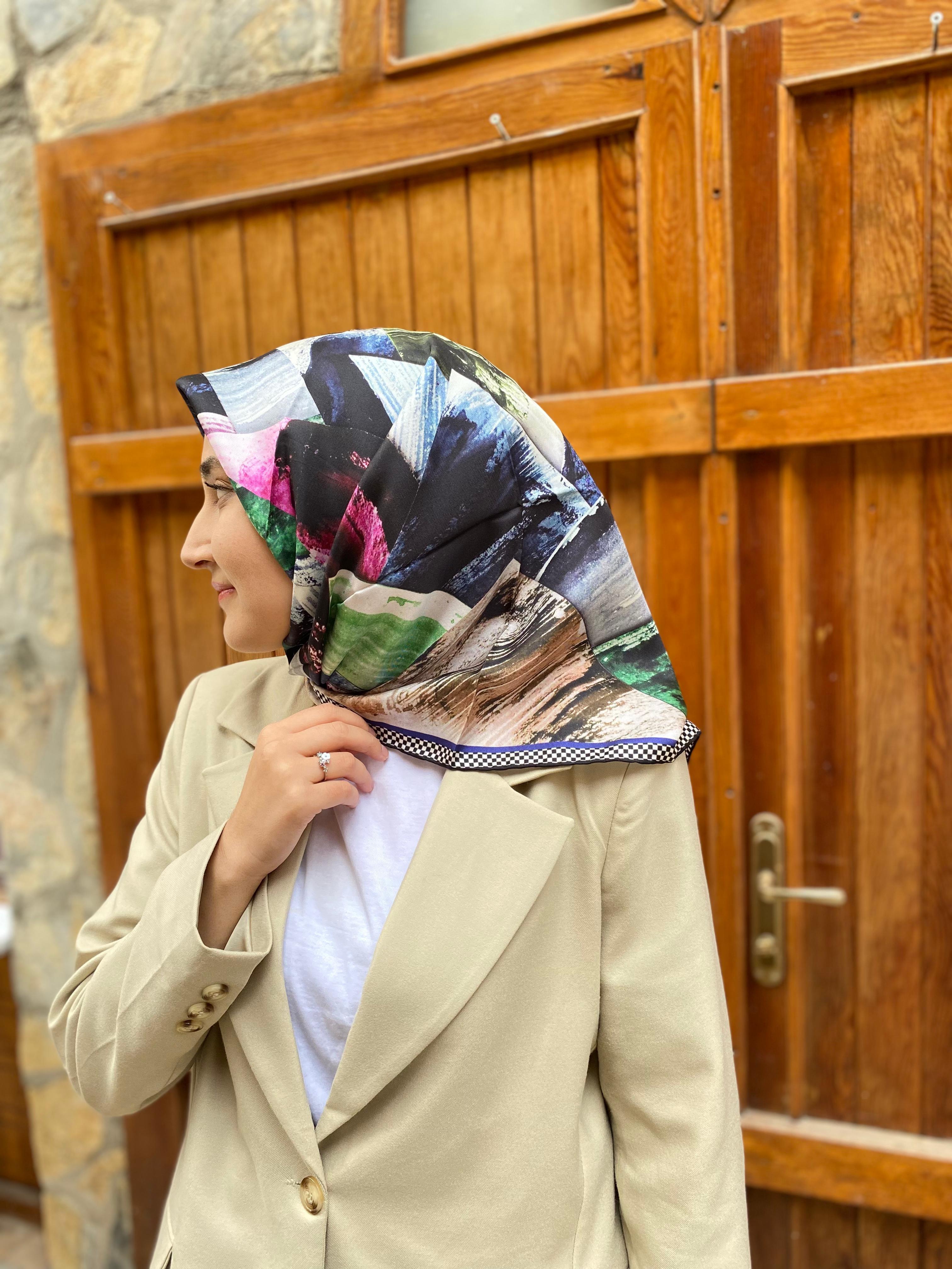 Seyra Lacivert Geometrik Desen Tivil İpek Eşarp 3575