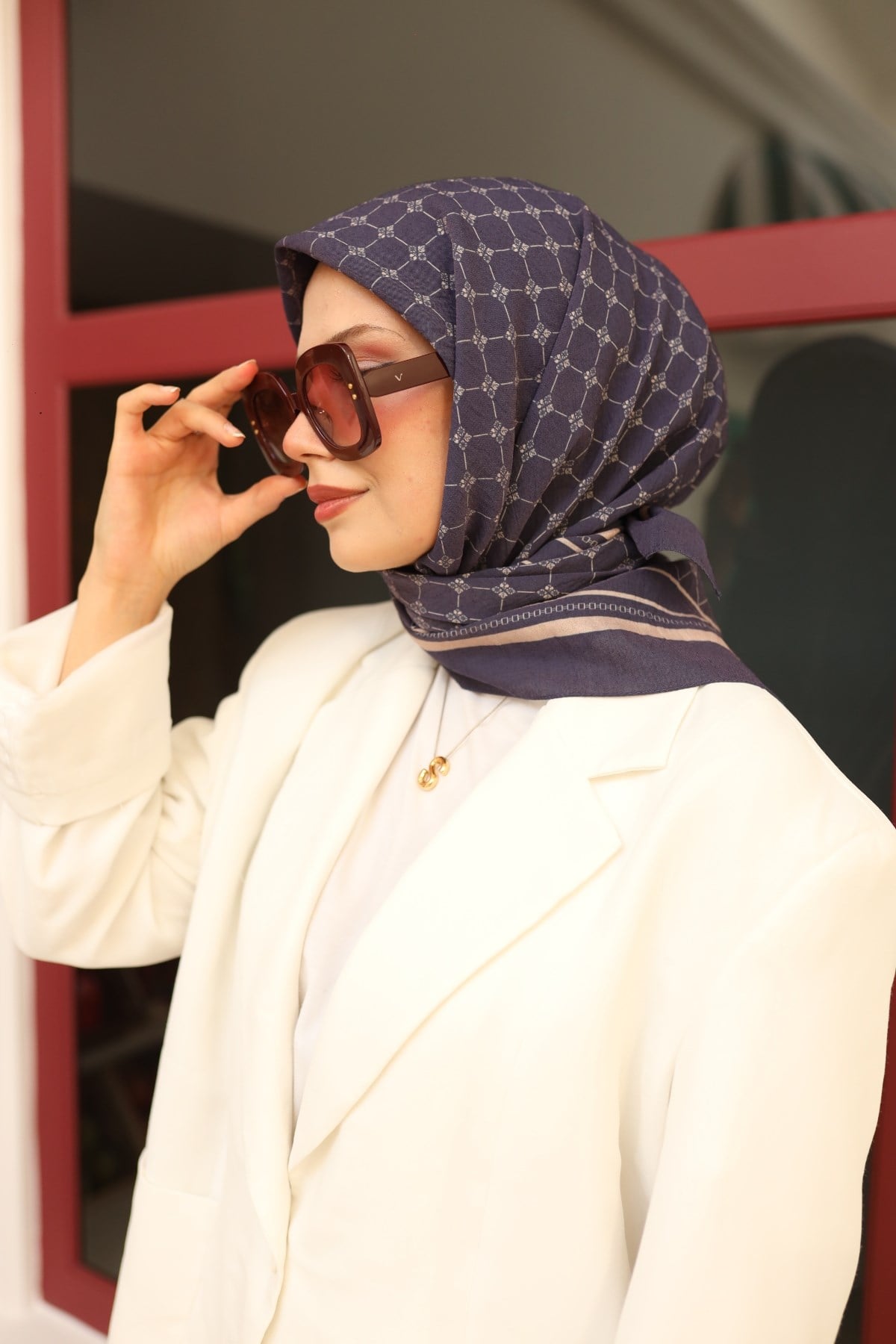 Silk Home Olinda Eşarp IST 48001 - 16  Siyah - Vizon İnce Monogram Desen