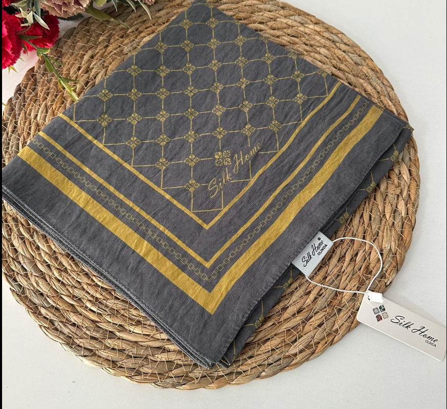 Silk Home Olinda Eşarp IST 48001 - 21  Antrasit - Sarı İnce Monogram Desen