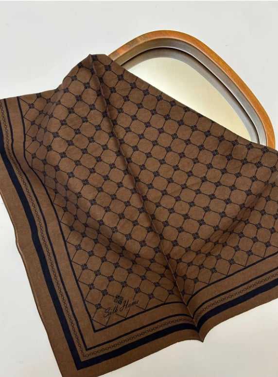 Silk Home Olinda Eşarp IST 48001 - 22  Acı Kahve İnce Monogram Desen
