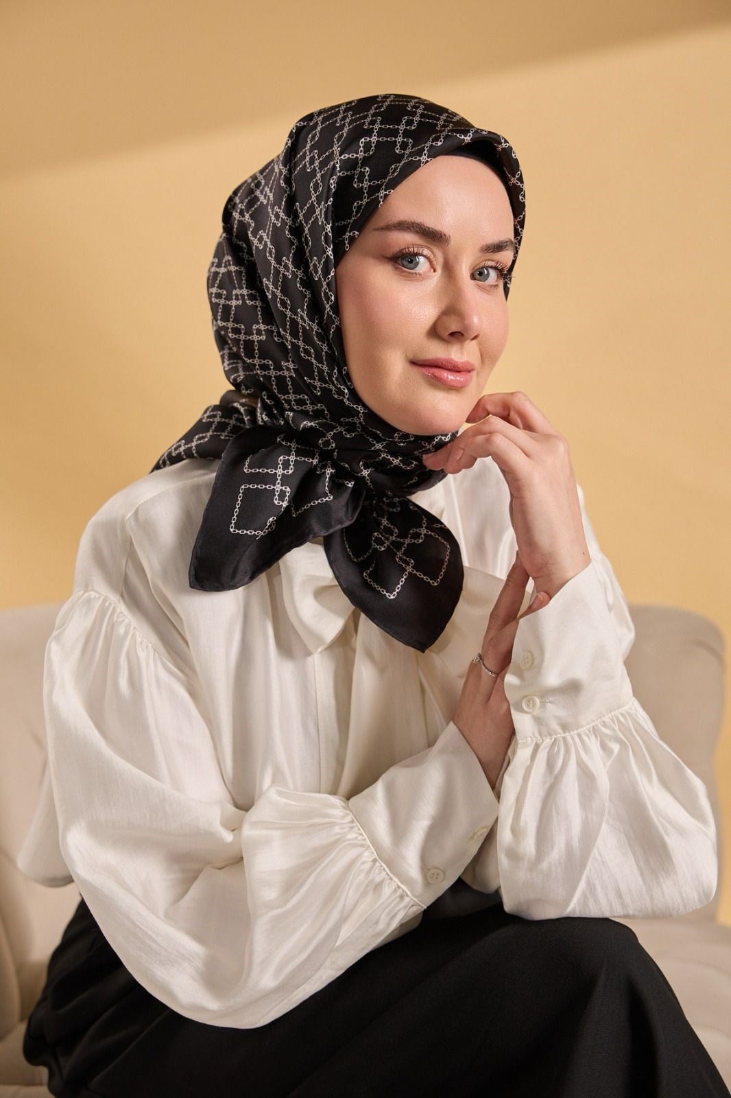 Silk Home Tivil İpek Eşarp IST 11524- 01 Siyah - Beyaz Geometrik Desen