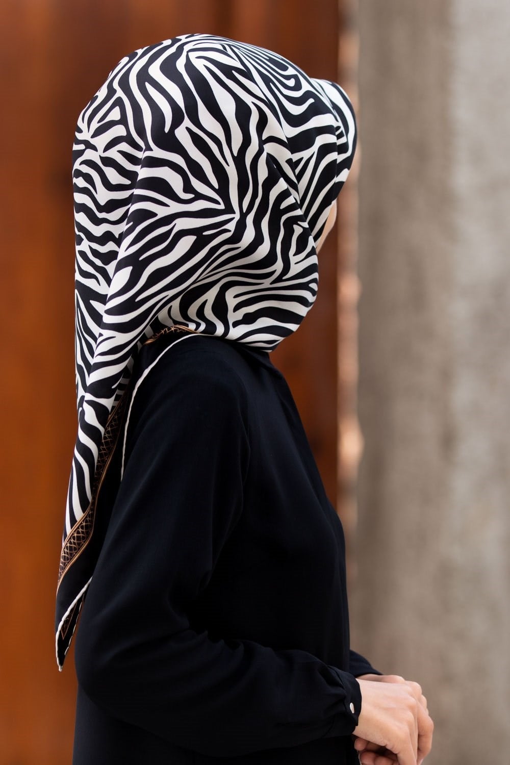 Vissona Tivil İpek Eşarp IST 10663 - 1 Siyah - Beyaz Zebra Desen