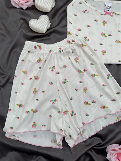 Çiçek Buketi Desenli Ekru Oslo Şortlu Pijama Takımı