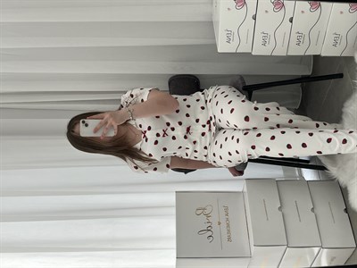 Çilek Desenli Ekru Oslo Kısa Kollu Pijama Takımı