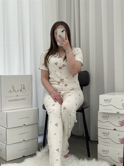 Ekru Ayıcık Desenli Fiyonklu Crop Pijama Takımı