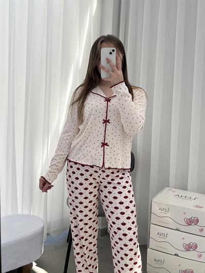 Ekru Dudak Desenli Fiyonk Detaylı Pijama Takımı