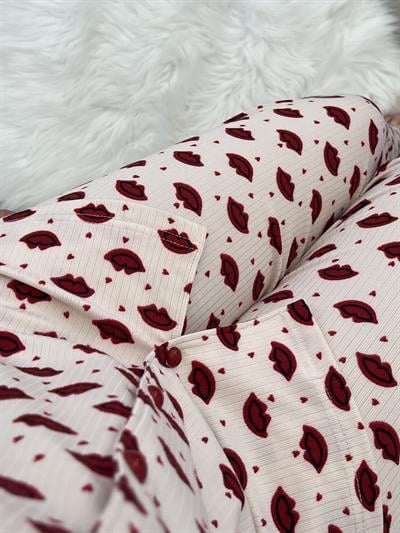 Ekru Dudak Desenli Pijama Takımı