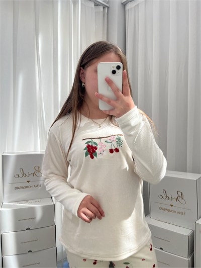Ekru Kiraz İşlemeli Fransız Kadife Pijama Takımı