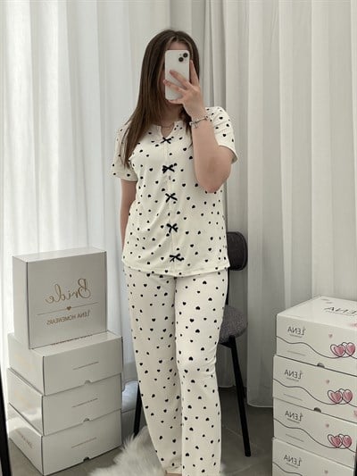 Siyah Kalp Desenli Ekru Oslo Kısa Kollu Pijama Takımı