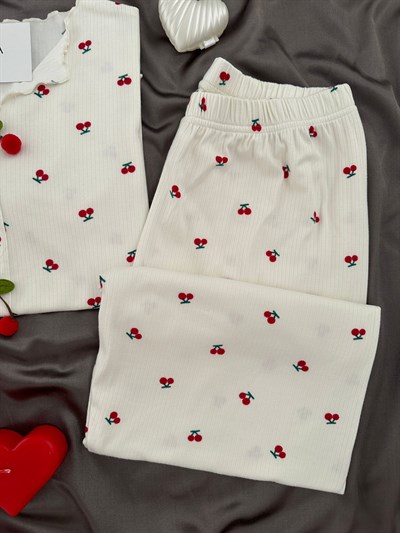 Kiraz Desenli Ekru Uzun Kollu Pijama Takımı