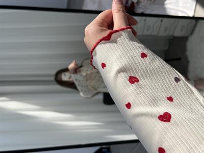 Kırmızı Kalp Desenli Ekru Berlin Pijama Takımı