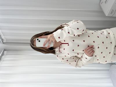 Kırmızı Kiraz Desenli Ekru Waffle Premium Pijama Takımı
