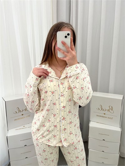 Pembe Çiçek Desenli Ekru Milan Uzun Kollu Pijama Takımı
