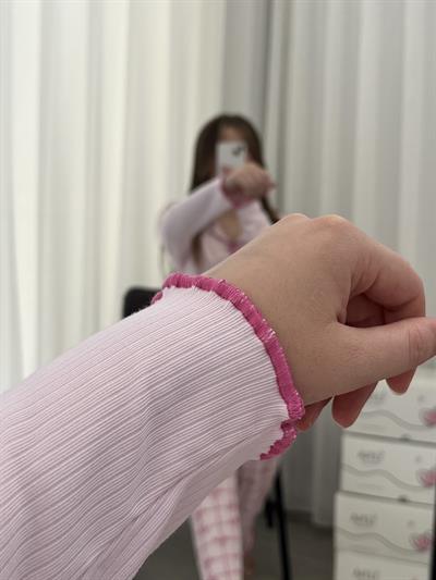 Pembe Fiyonk Desenli Fiyonk Detaylı Pijama Takımı