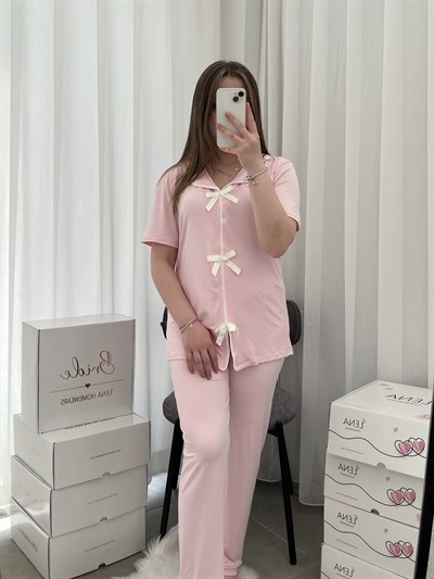 Pembe Önden Fiyonk Detaylı Pijama Takımı