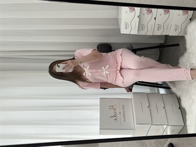 Pembe Önden Fiyonk Detaylı Pijama Takımı