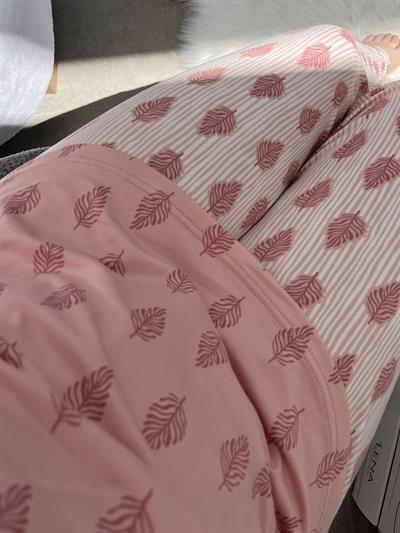 Pudra Yaprak Desenli Sofya Pijama Takımı