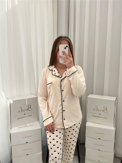 Siyah Kalp Desenli Ekru Milan Uzun Kollu Pijama Takımı