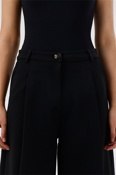 Capella Saten Gabardin Siyah Bermuda , Pantolon