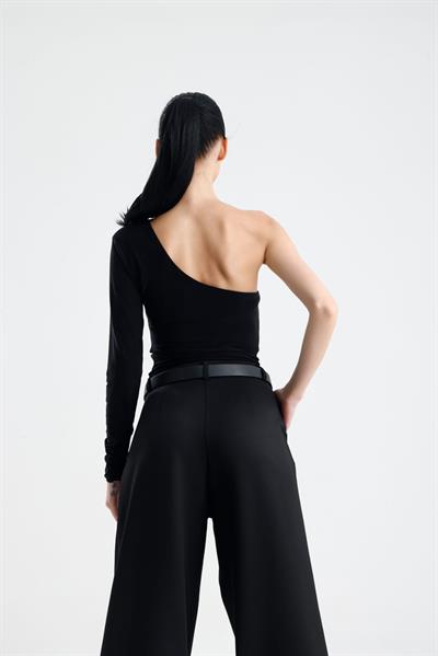 VALETTA Tek Kol Zincir Detaylı Siyah Body Suit