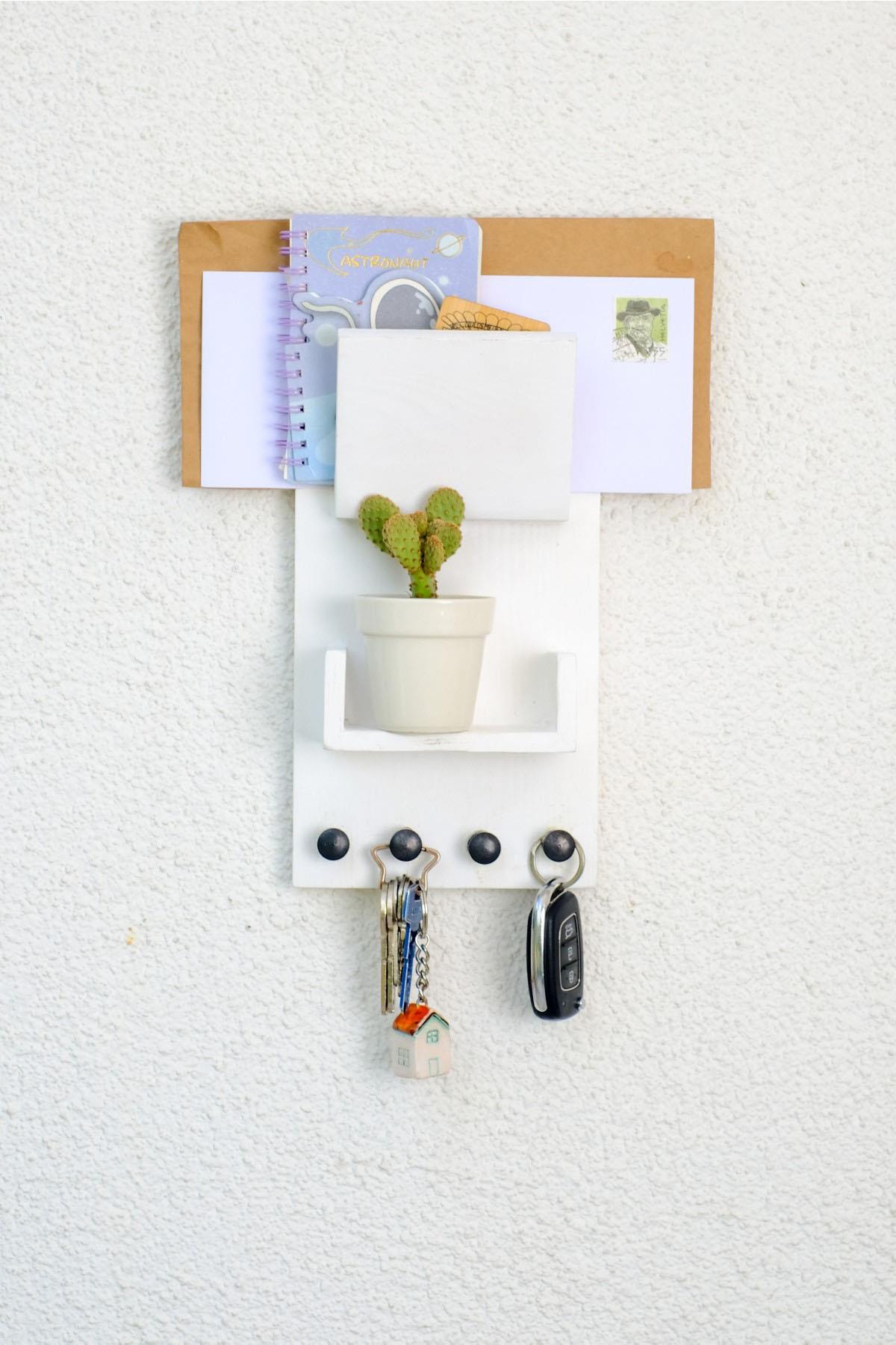 Clavis White Handmade Keychain