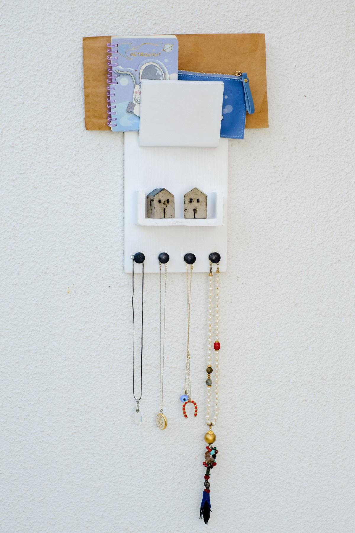 Clavis White Handmade Keychain