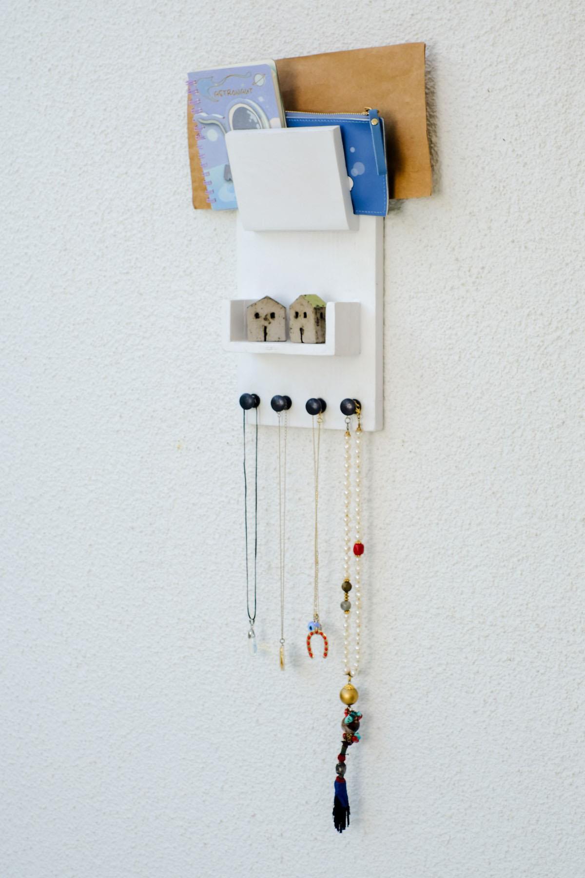 Clavis White Handmade Keychain