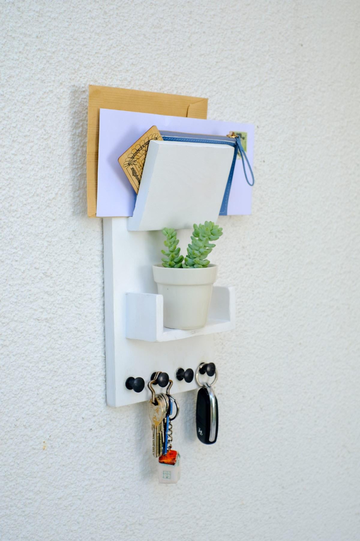 Clavis White Handmade Keychain