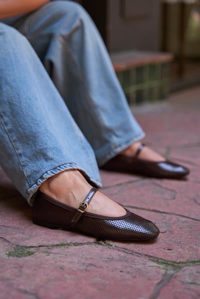 Angela Kahve Renkli Lazer Kesim Tek Bantlı Kısa Topuklu Babet