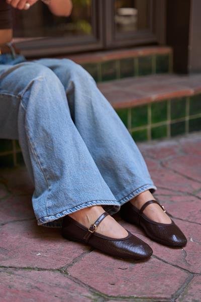 Angela Kahve Renkli Lazer Kesim Tek Bantlı Kısa Topuklu Babet