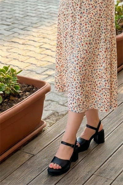 Gemma Siyah Renkli Kalın Taban Bilekten Bağlamalı Platform Sandalet