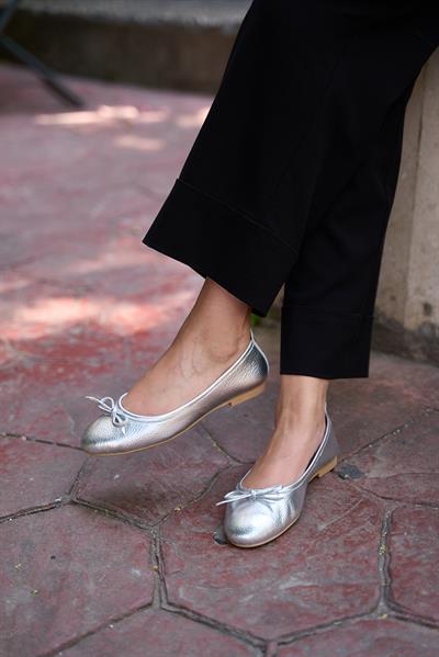 Jennifer Gerçek Deri Gümüş Renkli Kadın Kısa Babet