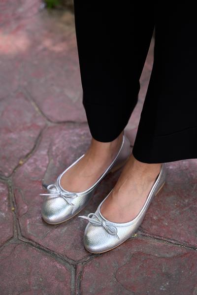 Jennifer Gerçek Deri Gümüş Renkli Kadın Kısa Babet