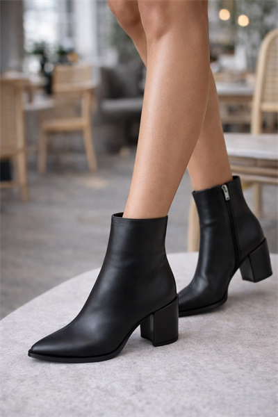 Martinelli Gerçek Deri Siyah Renkli Cilt Kadın Topuklu Bot