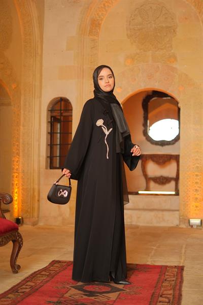 Lale Abaya