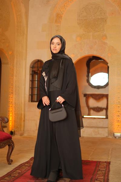 Lale Abaya