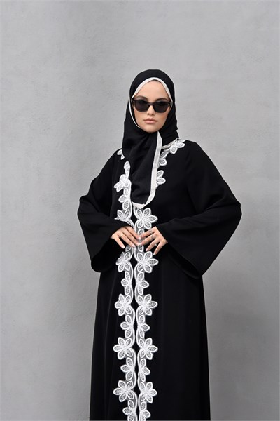 Beyaz Güpür Detaylı Abaya