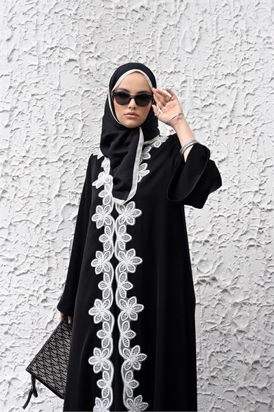 Beyaz Güpür Detaylı Abaya