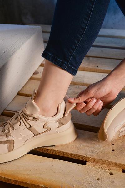 Kadın Kalın Taban Bağcıklı Bej Sneaker Ayakkabı