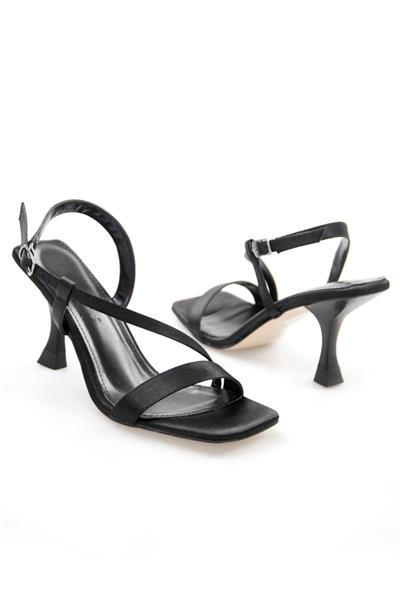 Kadın Saten Küt Burun Bantlı Topuklu Ayakkabı Minyal