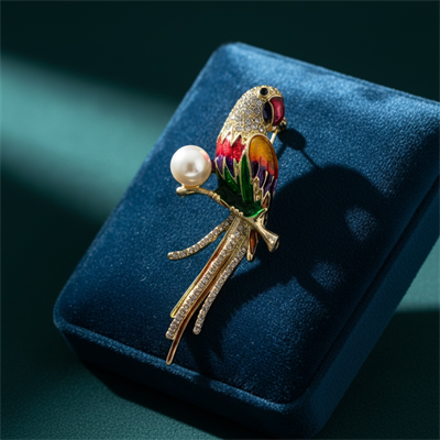Papağan Broş(5 cm) Zirkon Taşlı İnci Detaylı Gold Renk