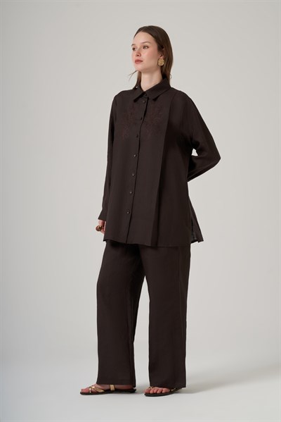 Nuss 1073 Nakış Detaylı Keten Takım - K.Kahve