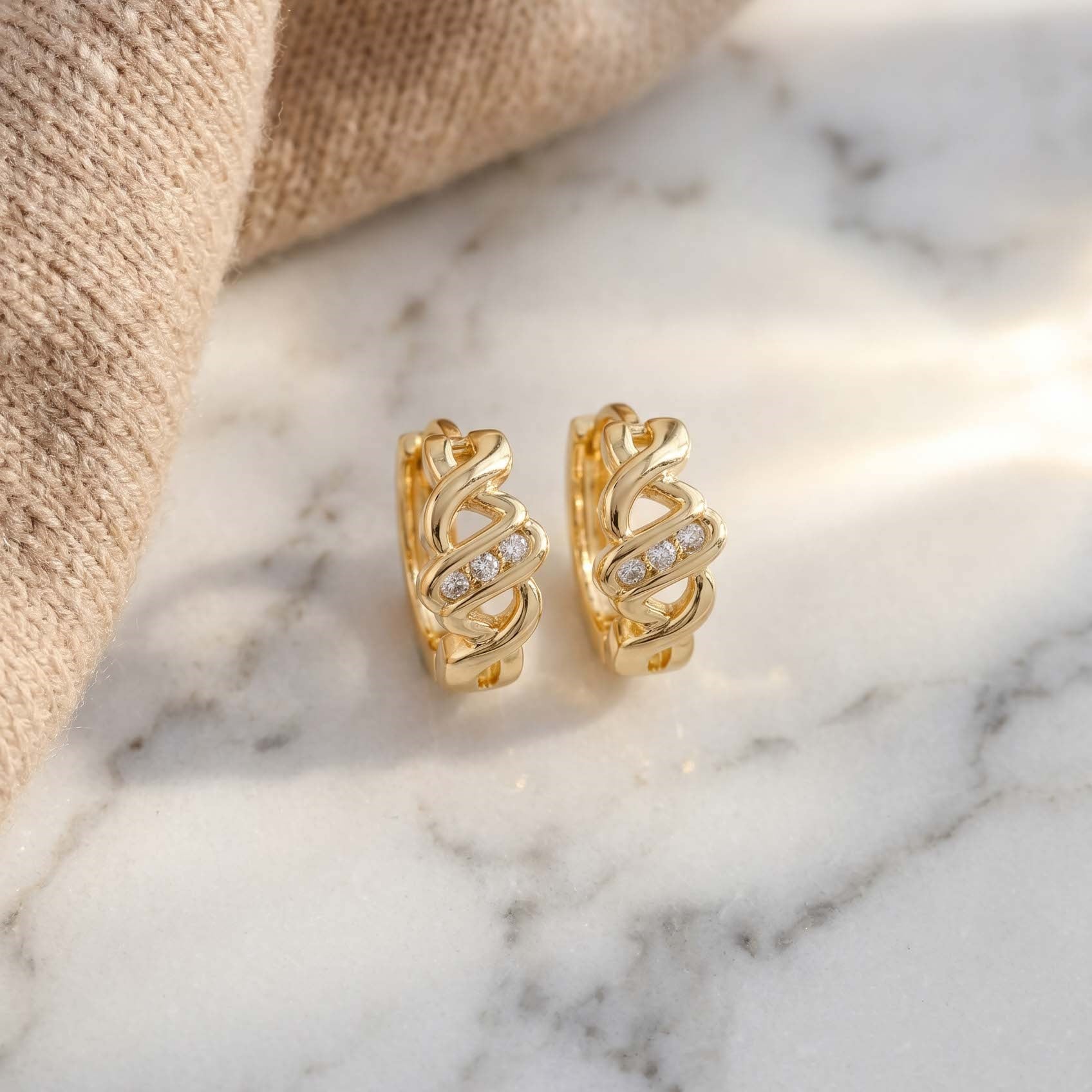 14K Vergoldete Gedrehte Zirkonia Ohrringe RK-6036