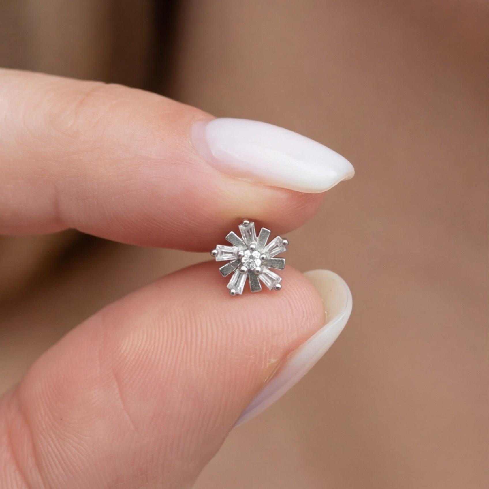 316L Çelik Zirkon Taşlı Çiçek Piercing PRC-176
