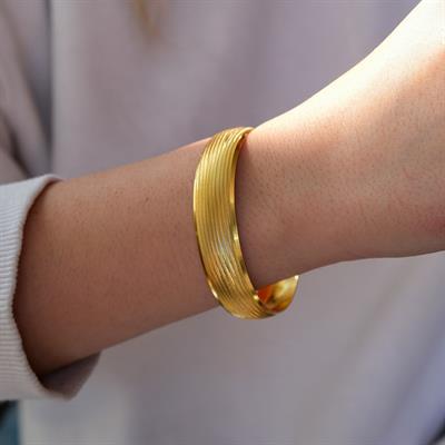 Altın Kaplama Dikey Çizgili Bilezik 15mm Kalınlık BLZ-1151