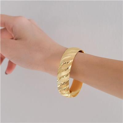 Altın Kaplama Dalgalı Yan Çizgili 1.5 cm Bilezik BLZ-3077